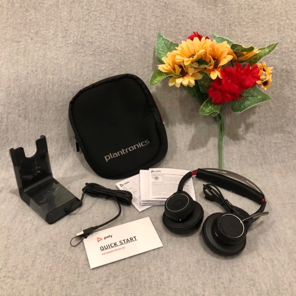 NWT - Poly Voyager Focus UC Bluetooth Headset - Picture 5 of 15